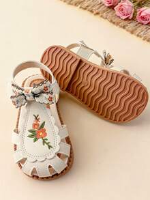 Neue Mädchen Sommer Mode Geschlossene Zehensandalen, Schleife mit bestickter Blumen Dekoration, Kleinkind Anti-Kollisions Sandalen, klassisch vielseitig, weich rutschfest, für Lässig Ausflüge, Strandurlaub und Alltag - Beige - Übersicht 9