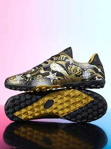 四季皆宜的运动比赛足球鞋，校园风格足球比赛鞋，足球训练鞋，软钉，防滑，不对称迷彩图案 - 黑色 - 查看 2