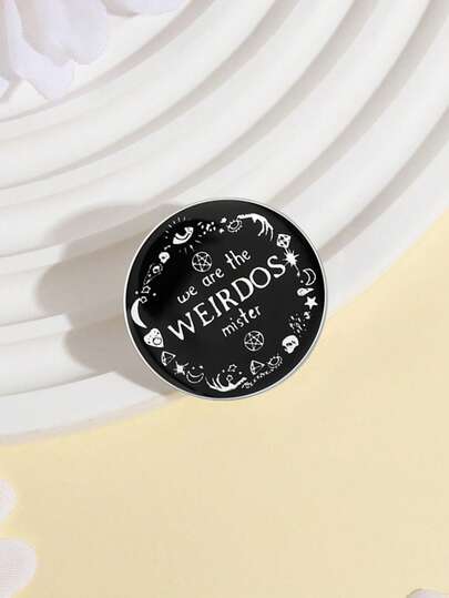 1 قطعة دبوس إينامل بشكل شارة بحرف "نحن غرباء يا سيد" شارة صدر سوداء مثيرة للاهتمام هدية إكسسوار حقيبة الظهر للأصدقاء