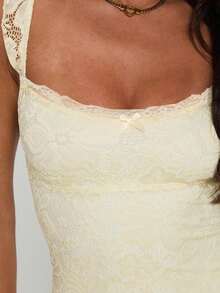 Elegante vestido mini de ajuste ceñido con diseño de volantes, tirantes con lazo y parches de encaje sin mangas - Amarillo - Ver 9