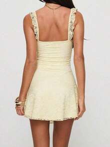 Elegante vestido mini de ajuste ceñido con diseño de volantes, tirantes con lazo y parches de encaje sin mangas - Amarillo - Ver 8