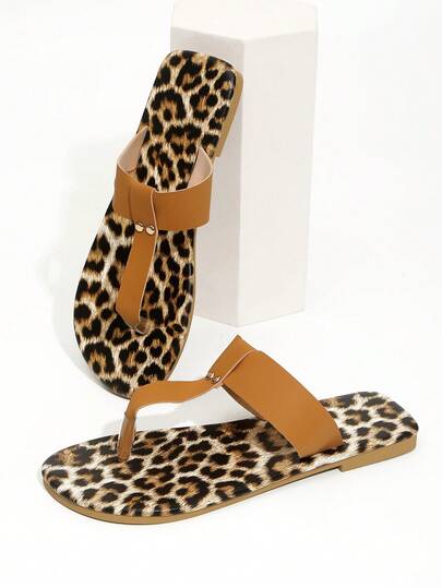 Women's Summer New Metal Rivet Decor Brown Thong Sandals, Fashionable Personalized Flat Round Toe Open Toe Casual Sandals