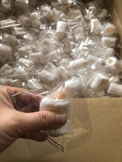 1 قطعة قلادة تخفيف الضغط بشكل سمكة مصنوعة من خشب الخيزران