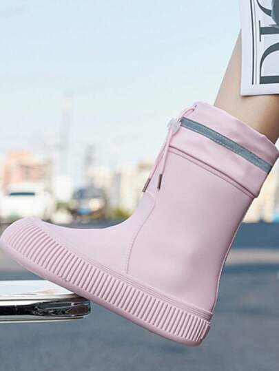 Botas de lluvia de media pantorrilla de moda para mujer, botas de lluvia con cordón, zapatos de jardín sin cordones, hechas de material de PVC de alta calidad, también son perfectas para acampar, paseos por la playa, caminatas bajo la lluvia, jardinería y una variedad de otras actividades al aire libre.