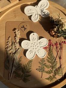 1 pieza Molde de silicona de 9 en 1 para colgante de conejo de Pascua, molde creativo DIY para flor, zanahoria, etiqueta, decoración del hogar / regalo, molde de resina epoxi, molde de artesanía, molde de yeso para decoración de arte de Pascua - Molde para colgar huevos de Pascua 9 en 1 con forma de conejo - Ver 5