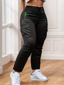 Women's Straight-Leg Cargo Pants - Multi-Pocket With Zipper Detail - 黑色 - 查看 1