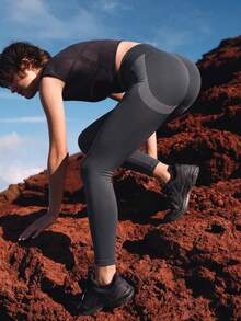A Pair Of Tummy Control And Butt Lifting Yoga Leggings,Women's Outdoor Trousers,Fitness Leggings,Women Leggings,Hiking & Outdoor,Running & Work Out, - Grey - View 3