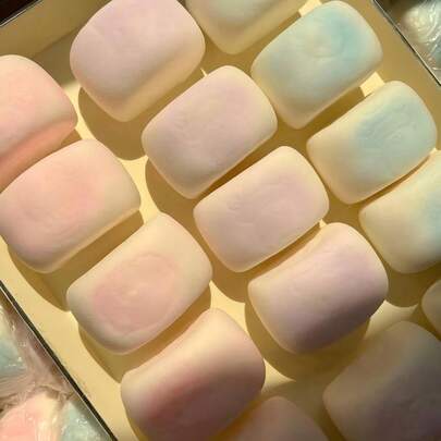 1pc This Steamed Bun Squishy Toy Accurately Replicates The Shape Of Handmade Sliced Steamed Buns. The Texture Is Fine, Soft And Comfortable With Good Elasticity, Which Can Help Relieve Stress. It Is , Portable And An Ideal Interesting Choice For Holiday Gifts.