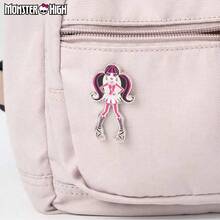 Mattel Ghim cài áo hình Draculaura của Monster High, được cấp phép chính thức, làm từ hợp kim kẽm tráng men, chống gỉ, thích hợp để gắn vào quần áo, túi xách, ba lô, là món quà Valentine tuyệt vời nhất. - Hồng - Xem 5