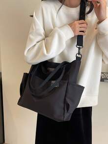 字母贴布装饰轻便购物袋，多口袋休闲手提包，斜挎书包，大容量单肩包，适合上班族、毕业生、青少年、大学生和高中生，是工作、商务通勤、户外旅行和返校的理想之选。 - 黑色 - 查看 6