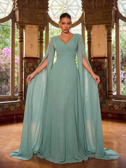 Faeriesty Elegant V-ringad extra långärmad maxiklänning med slits för kvinnor | Mjukt chiffongtyg, V-ringad design fram och bak, rynkad byst och midja, extra långa slitsade chiffongärmar, A-linjeformad fåll som framhäver kurvor, öppen ryggdesign. Lämplig för alla hjärtans dag, vårbröllop, formella fester, välgörenhetsgalor.