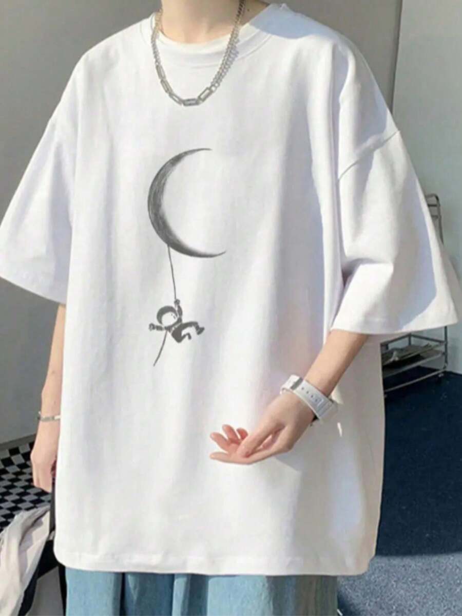 Camiseta Masculina de Gola Redonda Estampada com Astronauta e Lua, Moda Masculina com Estampa de Lua e Estrelas Céleste, Camiseta Casual De Manga Curta, Promoção Blusa Masculina, Conforto para Todas as Estações - Branco - Visão 1