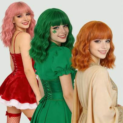 耐热卷曲波浪中长款带刘海合成假发，多种颜色可选（绿色、粉色、宝蓝色、灰蓝色、姜黄色、半金半黑），适合日常佩戴、工作、约会、聚会、圣诞节、音乐节、假期、角色扮演等各种场合。