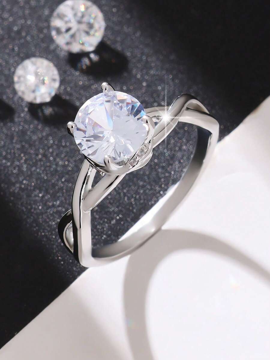 1枚高品质闪亮圆形立方氧化锆戒指，适合作为情人节礼物、结婚订婚周年纪念派对首饰、母亲节礼物送给女性。 - 銀色 - 查看 1