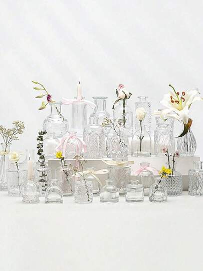 一套复古迷你花瓶，多种款式，小巧精致，适合餐桌装饰，透明花瓶带有雕刻细节，是乡村婚礼、派对和聚会餐桌装饰、家居装饰、花瓶、桌面摆设的完美之选，也适合现代波西米亚风格的房间。