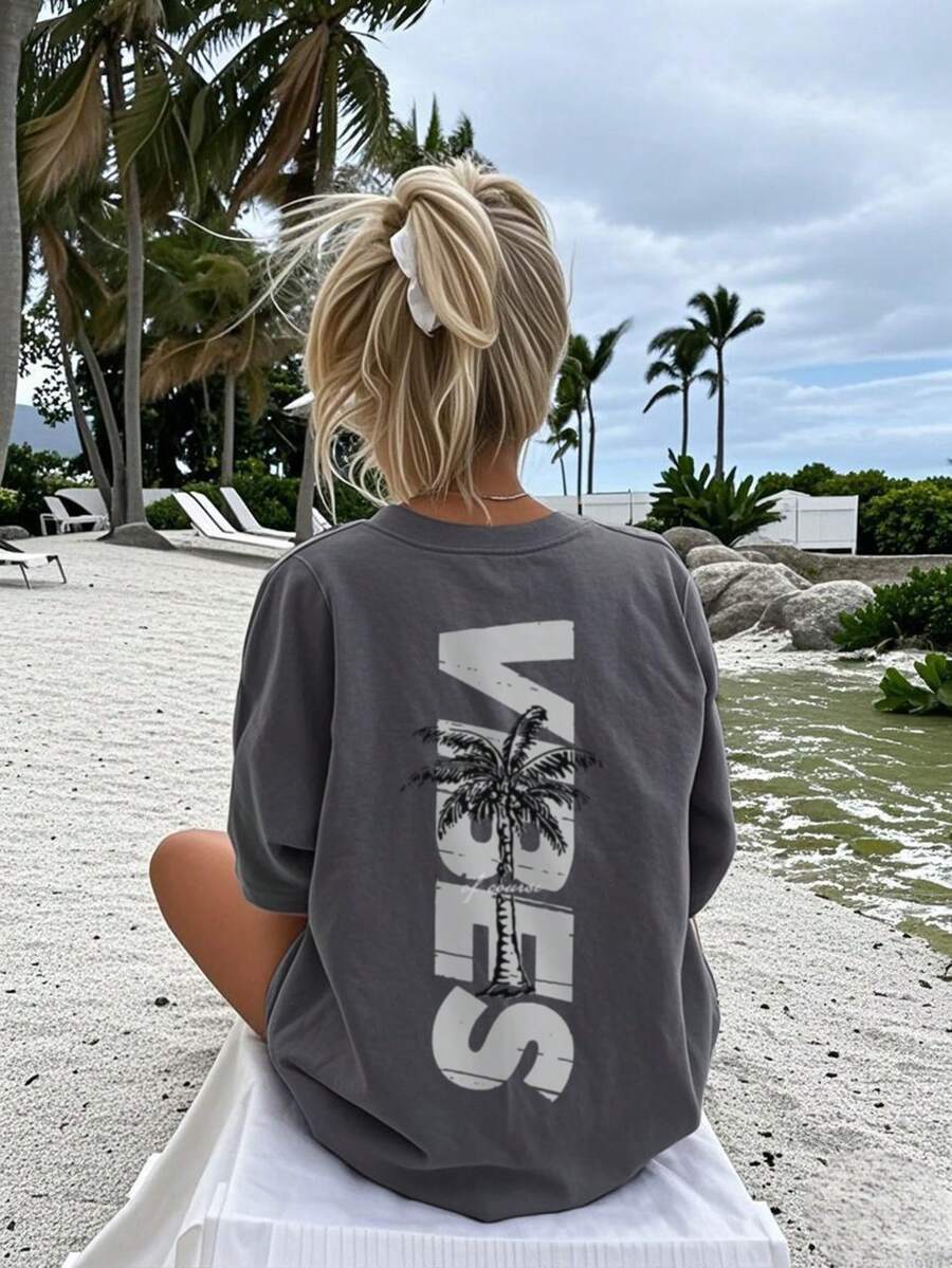 Camiseta de mujer de manga corta con cuello redondo, estampado minimalista de árbol de coco y eslogan, simple y versátil, adecuada para uso diario y vacaciones. Camiseta gráfica, mujer, blanco, negro, rosa, vacaciones de verano