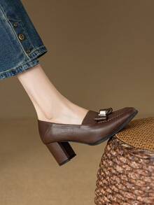 Zapatos de tacón alto con punta cuadrada para mujer, zapatos formales de vestir con tacón grueso y lazo en slip-on - Marrón - Ver 6