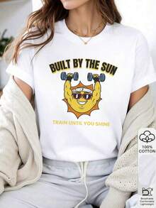 Nowość na wiosnę/lato: Biała bawełniana koszulka z krótkim rękawem "Built By The Sun" – swobodny komfort i styl na co dzień - Biały - Zobacz 1