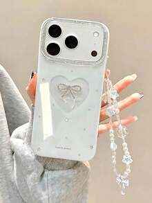 这款镂空爱心、波点和星星图案的手机壳配有腕带，兼容 17、17 Pro Max、16 Pro Max、16 Pro、16 Plus、15 Pro Max、15 Pro、15 Plus、12 Pro Max、12 Pro 等型号。它是送给女孩、亲戚、朋友、同学和闺蜜的绝佳礼物，尤其适合作为情人节礼物。 - 白色 - 查看 1