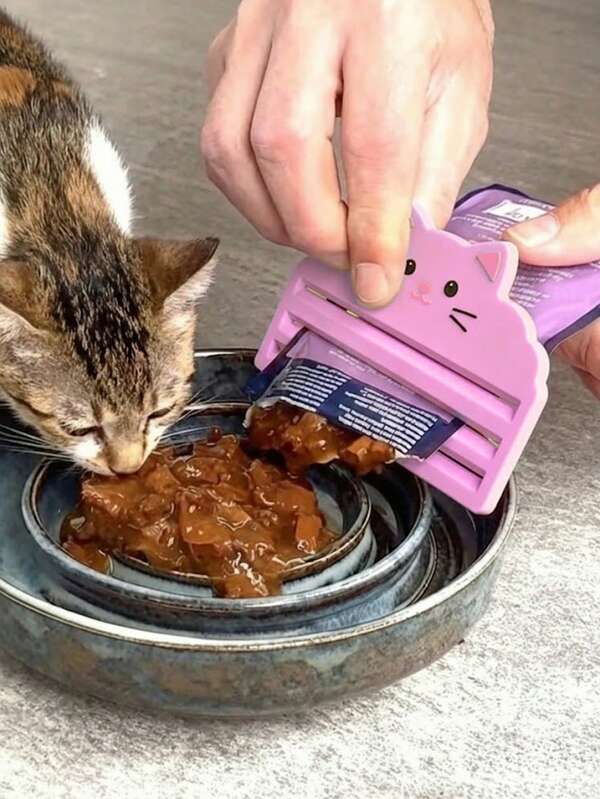 1pc Cat Food Squeezer, Cat-Shaped Cat Food Dispenser Tool, Suitable For Cat Food Bags, Maximizes Extraction Of Remaining Cat Food, Ensuring No Waste, Ideal Choice For Cat Owners Who Value Cleanliness And Convenient Operation.