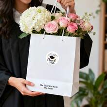 6/30 Piezas Pegatinas de Agradecimiento por la Graduación Clase de 2026 - "Gracias por celebrar conmigo" Etiquetas redondas para birretes para regalos y decoraciones de fiesta de graduación (4 cm) - Multicolor - Ver 6
