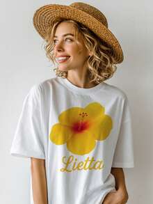 "Camiseta de Corte Holgado con Gráfico Floral Artístico Hibiscus Amarillo y Nombre Lietta: Playera Básica Transpirable de Cuello Redondo para Primavera-Verano, Estilo Minimalista Elegante y Fresco Ideal para Combinar con Shorts y Sombrero de Paja" - Blanco - Ver 2