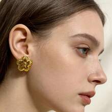 1 pieza Pendientes de flor dorada delicada, accesorio versátil y ligero con textura - Dorado - Ver 1