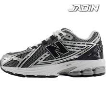 New Balance 1906R Kid ' Women's Silver Metallic Black' Low Top Lifestyle Shoes GC1906ER | Modern Street Style, Comfortable All-Day - 銀色 - 查看 1