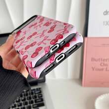 1Pcs New Full-Screen Pink Bow Cherry Two-In-One Dual-Layer Protective Case Full-Coverage Phone Case, Durable, Shock-Resistant, And Stylish, Glossy, Premium Finish  Compatible With IPhone 17 Pro Max/17 Plus/17 Pro/17 Air/16 Pro Max/16 Plus/16 Pro/X/XS/XR/XS Max/11/11 Pro/11 Pro Max/12/12 Pro/12 Pro Max/13/13 Pro Max/14/14 Pro Max/15/ 15 Pro Max. Also Compatible With Samsung Galaxy S25/S25 ULTRA/S24/S23/A56/A55/A54/A53/A52/A36/A35/A34/A26. Fashion-Forward And Innovative Design Makes It The Perfect Gift For Friends, Family, Or Significant Others-An Ideal Choice For Christmas Or Halloween Presents. - C8FL粉紅蝴蝶結櫻桃Bow & Cherry - 查看 6