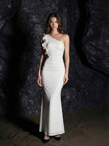 女士优雅弹力金属褶皱荷叶边不对称肩部修身长款派对晚礼服，侧边镂空设计，适合日常及特殊场合，如婚礼派对礼服、婚礼宾客礼服、伴娘礼服。 - 白色 - 查看 5