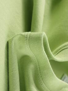 This Short-Sleeved T-Shirt Is A Special St. Patrick's Day Gift For Girls Aged 4–12. It Features A Print Of Disney Mickey, Minnie, Donald, Goofy, And Other Cartoon Characters. The Crew Neck Style Is Accented With Clover And Castle Heart Patterns, And It Is Crafted From Pure Cotton Fabric. This Soft, Breathable Green Casual Base Layer Pairs Easily With Denim Shorts, Overalls, Pleated Skirts, Sports Skirts, Princess Skirts, And More. Made With Soft, Skin-Friendly, And Breathable Fabric That Blends Comfort And Cuteness, It Is Suitable For Various Occasions Including Disneyland Visits, School Days, Holiday Parties, Family Outings, Matching Outfits With Friends, Weekend Shopping, And Picnics. It Is An Essential Spring And Summer Top For Girls, Ideal For Creating Festive Looks And Versatile Everyday Styles. - Matcha xanh - Xem 9