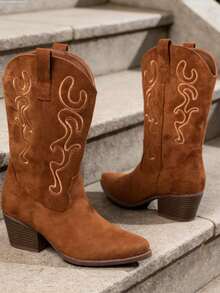 Women's Pointed Toe Mid-Calf Boots, Embroidered Suede Thick Heel Boots Pull-On Embroidered Brown Western Style Boots, Round Toe Mid-Calf Casual Riding Boots, Fashionable And Versatile Short-Barrel Cowboy Boots, New Autumn And Winter StylesWomen's Slip-On Boots, Classic, Elegant And Retro Style With Embroidery Design, Western Mid-Calf Boots Suitable For Music Festivals, Vacations And Travel Fashion. - 棕色 - 查看 2