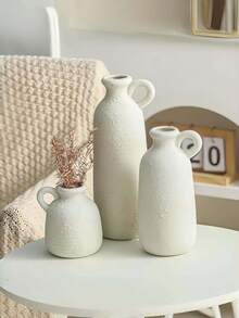 This Simple Faceted Resin Vase With Handle Features A Neutral, Rustic Style, Making It Very Suitable For Home Decor And Country-Style Decoration. Its Non-Slip Design And Washable Characteristics Make It Ideal For Use In The Living Room, Bedroom, And Office. - Multicolor - View 3