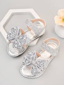 Sandal đế bằng chống trượt đính sequin và nơ bóng bẩy mới năm 2026 dành cho bé gái, thích hợp cho các chuyến đi chơi cuối tuần cùng gia đình, tiệc trà của chị em gái, các hoạt động ở trường mẫu giáo. - Bạc - Xem 4