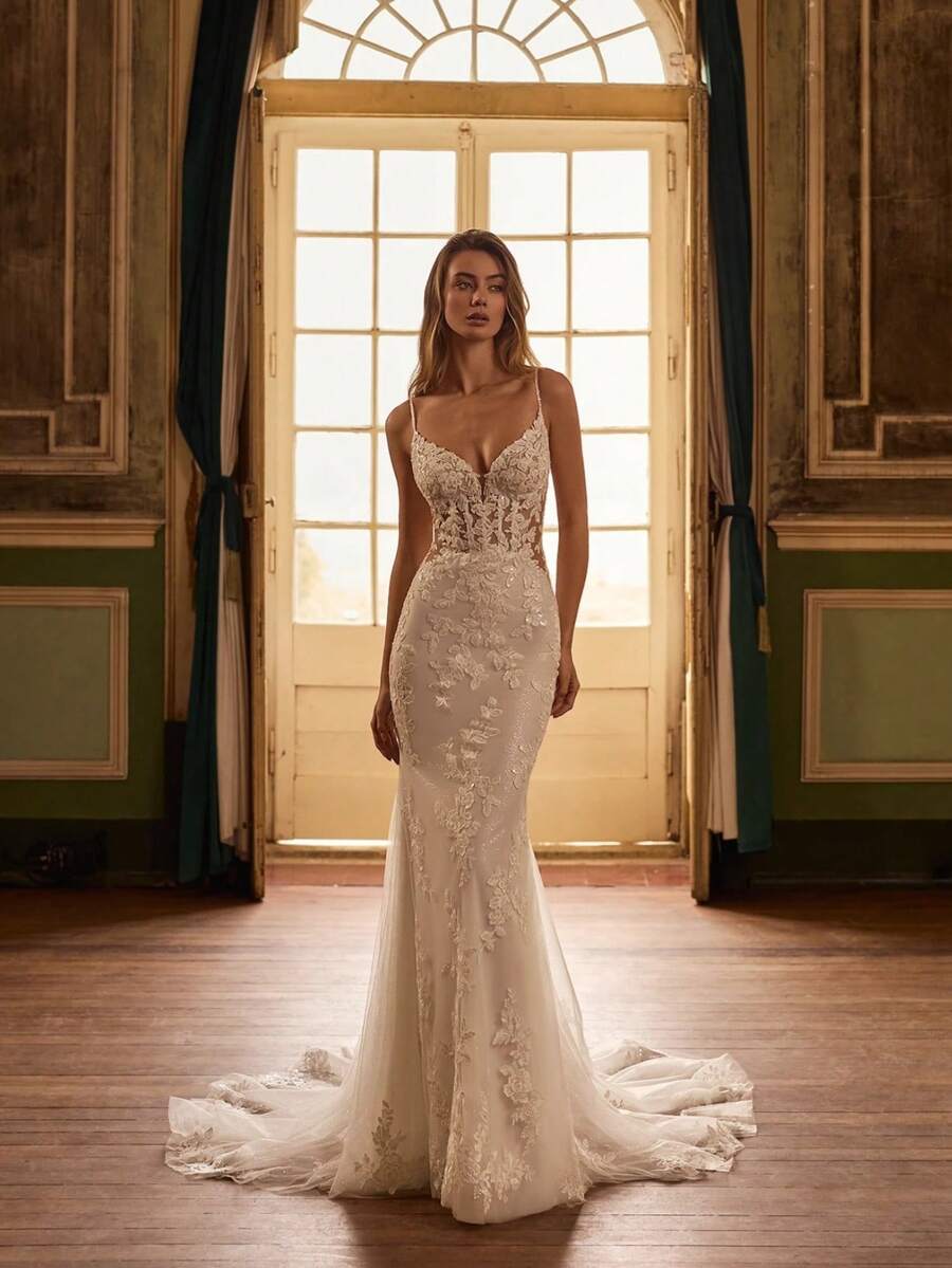 Luxurious Spaghetti Strap Full Lace Appliques Tulle Mermaid Wedding Dress With Train, Wedding Dresses For Bride, Elegant And Comfortable, Includes Plus Sizes, Bridal Gown, Formal Dresses For Women, Suitable For Wedding, Party, Vacation, Bride, Formal Occasions, Dinner Dress, Prom Dress, After-Party Dress, Homecoming Dress, Cocktail Party, Birthday Party, Celebration, Gala, Festival, Ceremony - 白色 - 查看 1