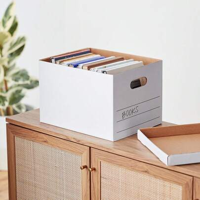 Organiza tu oficina con este paquete de 20 cajas de almacenamiento y archivado blancas. Diseñadas para documentos tamaño carta/legal, estas resistentes cajas con tapas desmontables ofrecen un montaje fácil y una protección duradera de los archivos.
