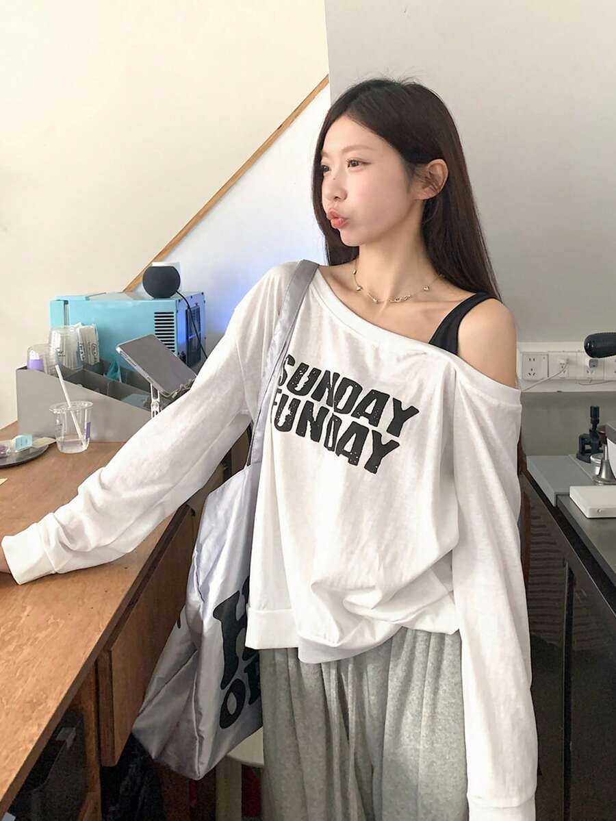 女士宽松不对称肩部字母印花长袖T恤 - 白色 - 查看 1