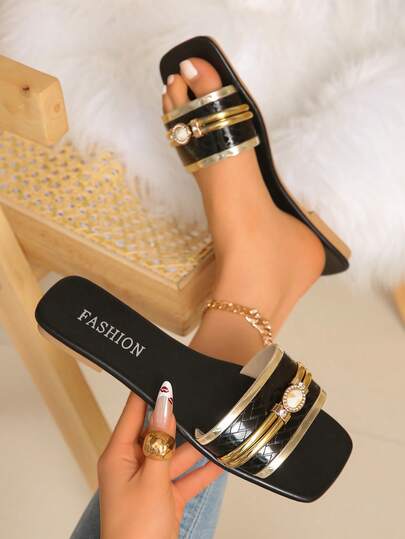 Spring/Summer New Plus Size Square Toe Flat Rhinestone Contrast Color Gemstone Lightweight Outdoor Sandals For Women