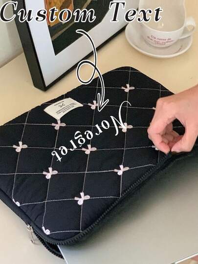 Customized Personalized Cute And Fluffy Laptop Bag With Shoulder Strap, Bowknot Print Quilted Laptop Sleeve, Adorable Computer Protection Bag, Stylish Quilted Computer Bag, Suitable For Daily Commuting, Travel, Multi-Functional, Large Capacity, An Ideal Gift For Friends, Family, Girlfriend, For Birthdays, Valentine's Day, And New Year.