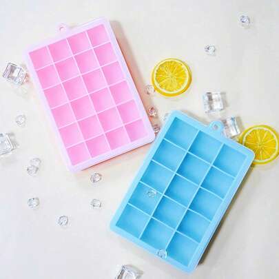24格硅胶冰格，厨房必备，硅胶材质易于脱模，24格大容量可一次性冷冻满格，夏季鸡尾酒/冷饮/水果冰的必备品，悬挂式设计不占空间，方便厨房收纳，是冷藏的好帮手。