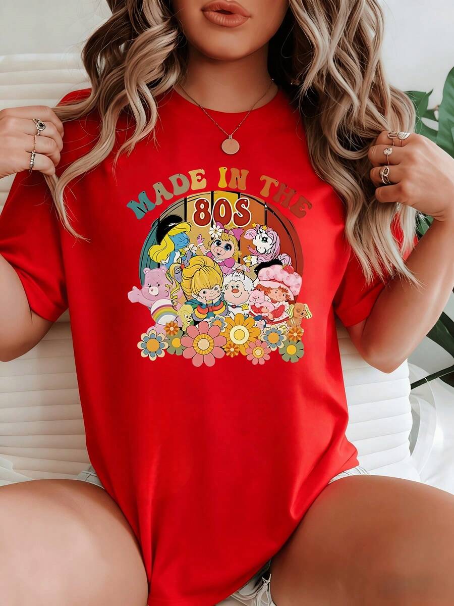 Retro 80s Themed Graphic With Colorful Cartoon Characters Surrounded By Vibrant Flowers And Rainbows Women's Casual 100% Cotton Tshirt - 紅色 - 查看 1