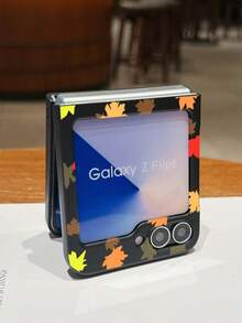 1pc Fashionable And Simple Skin Feel PC Material Cute Leaf Maple Leaf Element Folding Phone Case, Can Protect And Prevent Falling: SamsungGalaxy Zflip 3/Zflip 4/Zflip 5/Zflip 6/Zflip 7/ Razr 50 Ultra/ Razr 60 Ultra/ Razr 60/ Rolla Razr 50/Galaxy Z Flip7 FE - Black - View 3