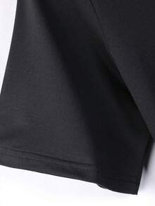 男士夏季宽松短袖T恤短裤套装，个性化字母印花图案，时尚休闲装，带口袋和抽绳腰带的裤子，适合跑步、高尔夫、钓鱼、篮球、露营、健身、游泳和海滩等活动，是送给丈夫或男友的绝佳礼物。 - 黑色 - 查看 4