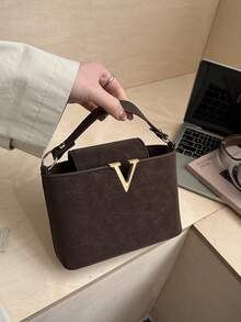 2026新款奢侈品牌纯色高品质皮革纹理手提包，女士时尚百搭托特包，大容量单肩包，复古休闲街头风托特包，简约明星风亮面高端斜挎包，2025新款优雅鳄鱼纹大容量妈妈包，时尚个性化枕形包，黑酒红色女士包 - 咖啡棕 - 查看 6