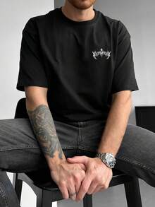 GRDR Camiseta casual holgada de manga corta y cuello redondo con estampado de calavera y texto en estilo death metal negro y blanco para hombre, primavera/verano - Negro - Ver 3