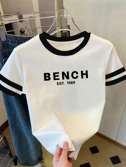 长椅字母图案T恤，撞色休闲上衣，适合通勤、夏季、度假、海滩穿着，大码女式休闲圆领短袖T恤