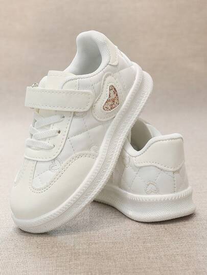 1 Pair 2026 Kids New Silver Hook And Loop Sneakers, Material And Appearance: The Upper Is Made Of Shiny Silver Material, With A Diamond-Patterned Stitching Design, And A Small Decorative Logo On The Body. The Overall Style Is Simple Yet Fashionable; The Sole Is Made Of Pure White Rubber Material, With A Lightweight Feel. Slip-On Design: