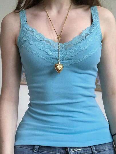 Top de cami de punto con parches de encaje estilo Y2K femenino y veraniego para mujer, con estilo sexy y puro, perfecto para ropa de calle, ir al trabajo y atuendos del Día de San Valentín