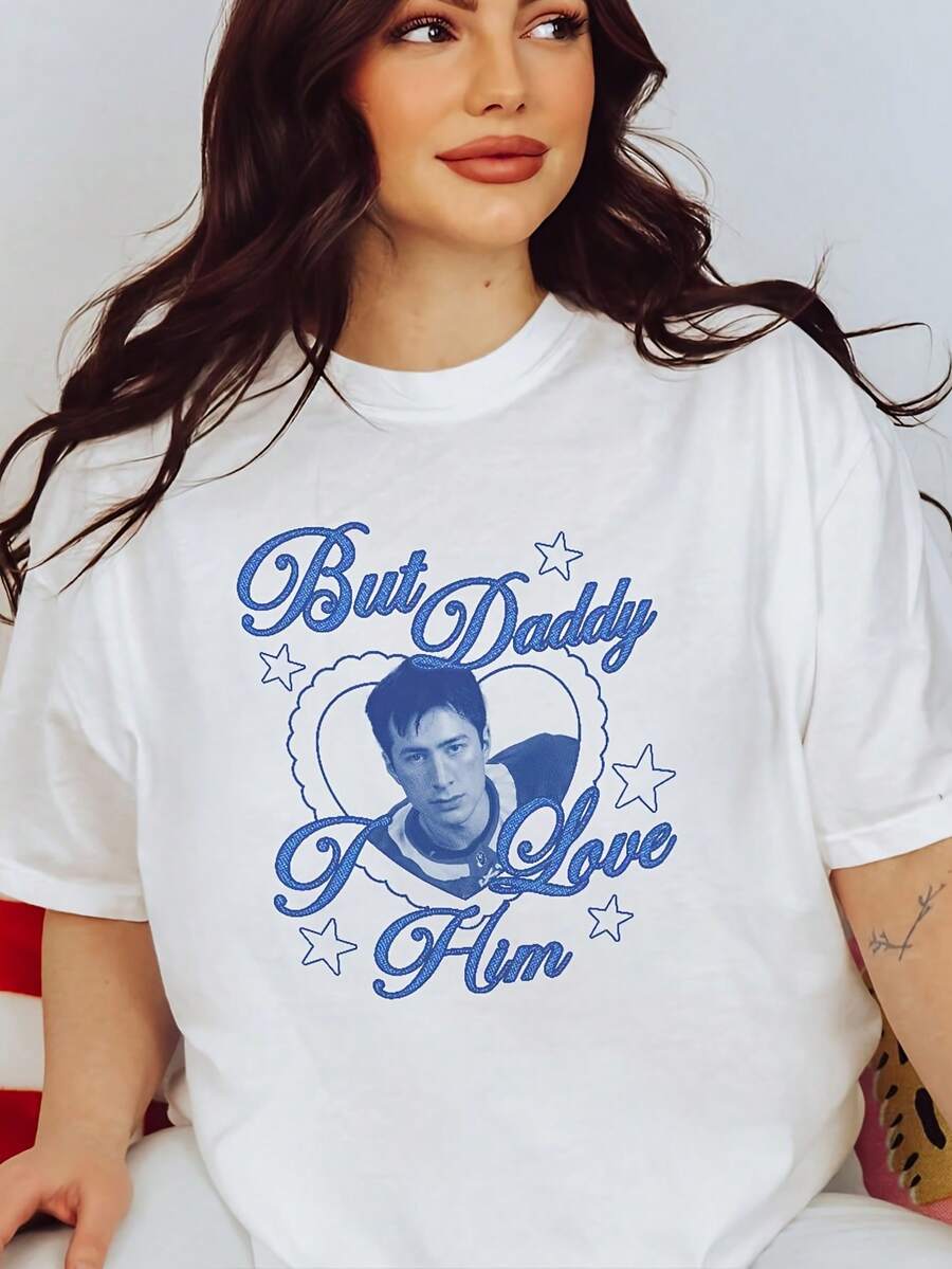 1PC Camiseta de San Valentín para Mujeres 2026 Nuevo Estilo Shane Batte "Lo Amo" Camiseta Tema de TV Hudson Holland Battle 2 Camisetas Cómodas para la Familia, Camiseta de Moda Y2K, Camiseta de Tela Transpirable, Ropa Diaria para Todo el Año - Blanco - Ver 1