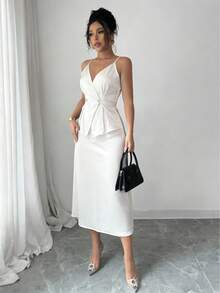 白色优雅浪漫缎面腰部系带蝴蝶结下摆喇叭形吊带背心，搭配金色时尚纽扣，以及松紧腰缎面A字裙，适合约会、聚会和派对等场合。 - 白色 - 查看 7